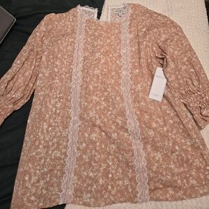 Aura Lace Top in Soft Peach